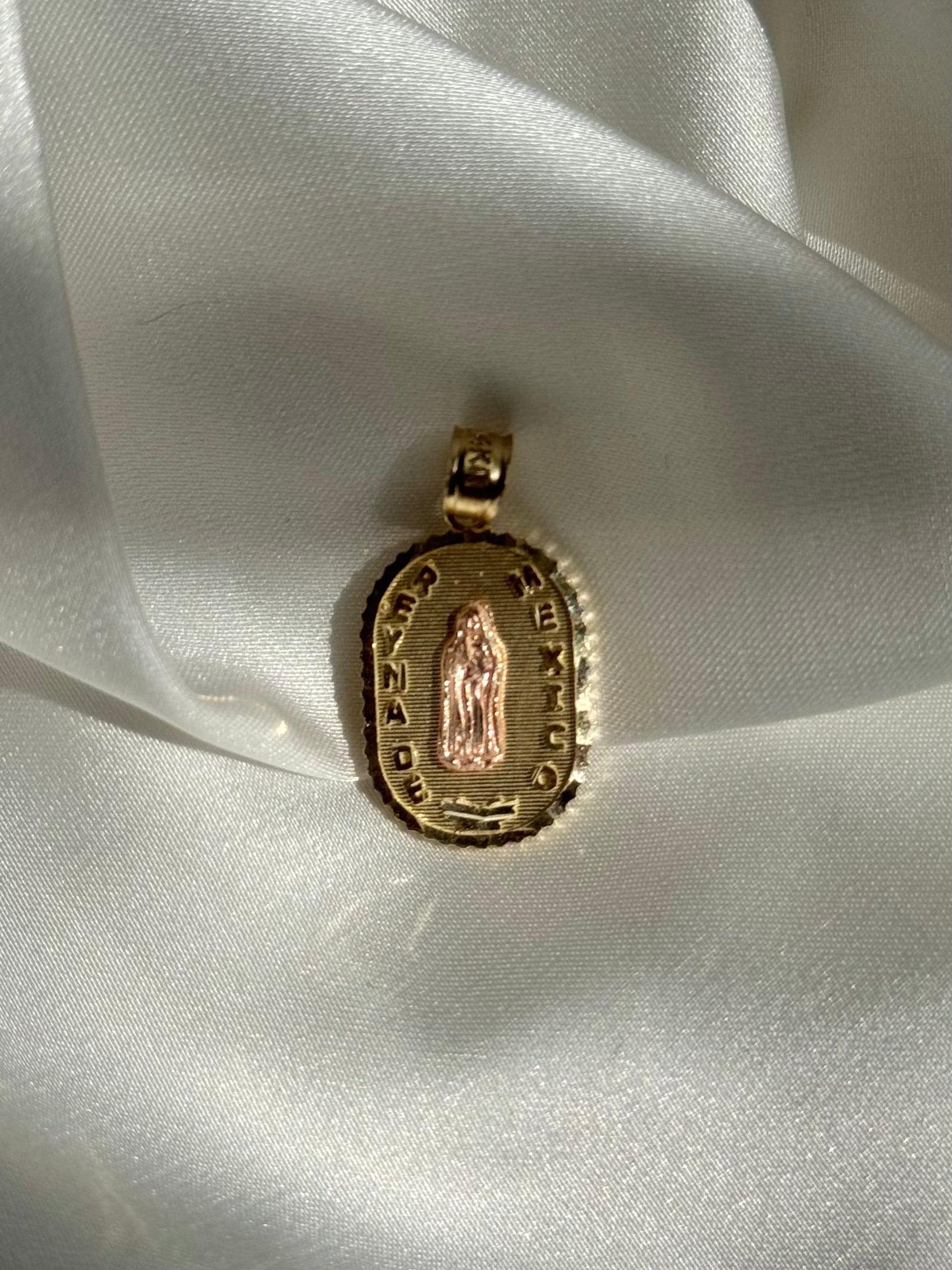 14K GOLD Reyna de Mexico Pendant